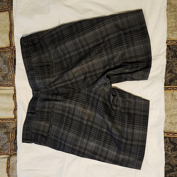 Men's golf shorts - Picture 3 of 3